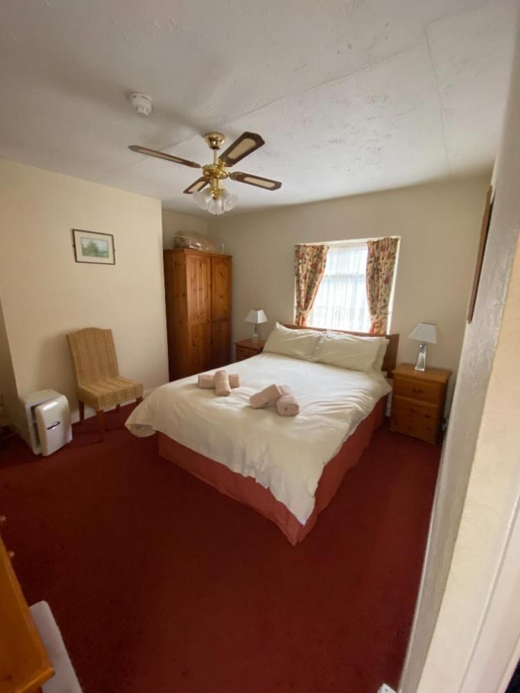 The Copley Arms Hotel Looe Room photo